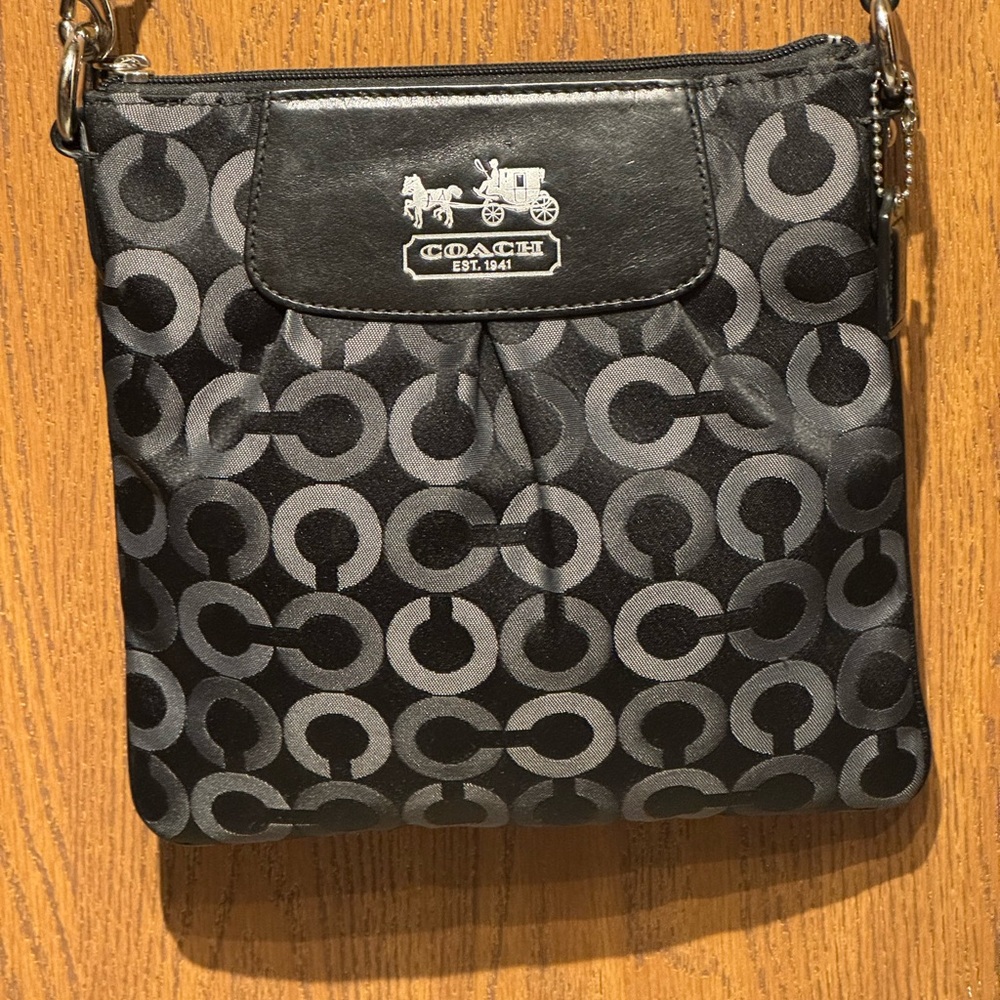 Coach MADISON Black Grey Op Art Stage coach Pleated Crossbody Purse 43430